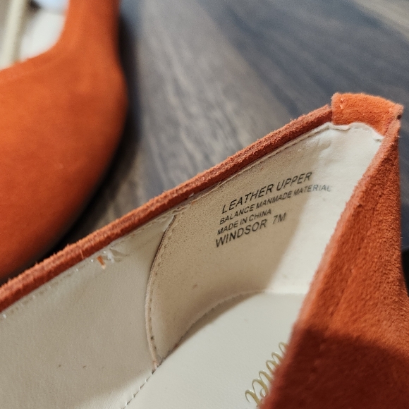 Violet & Red Windsor Flats - Picture 7 of 7